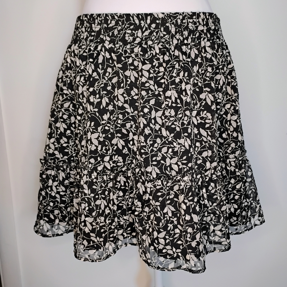 Loft Woman's Floral Black and Gray Flowy  Skirt With Ruffle Size M